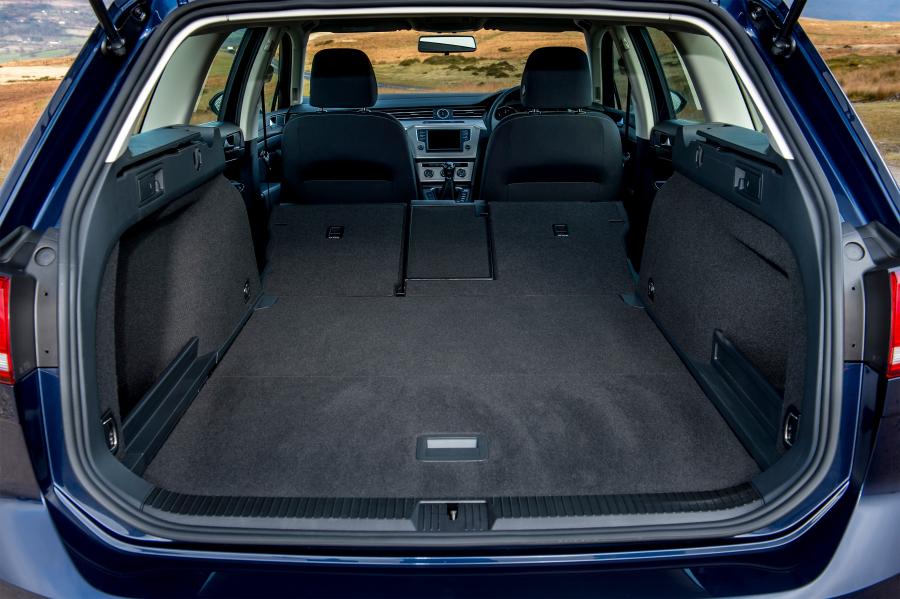 Багажник Volkswagen Passat Estate BlueMotion 2015 года  (UK) (фото 26 из 30)